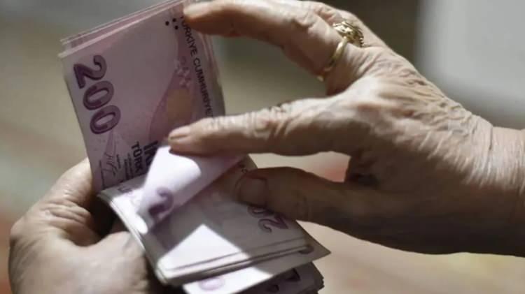 <p>Bu veriyle ortaya çıkacak ilk 6 aylık enflasyon oranı, memurların ve memur emeklilerinin yüzde 10'luk zammına eklenecek farkı ortaya koyacak. Bu fark, ilk yarıdaki enflasyonun yüzde 15'i aşan kısmı üzerinden hesaplanacak. </p>
