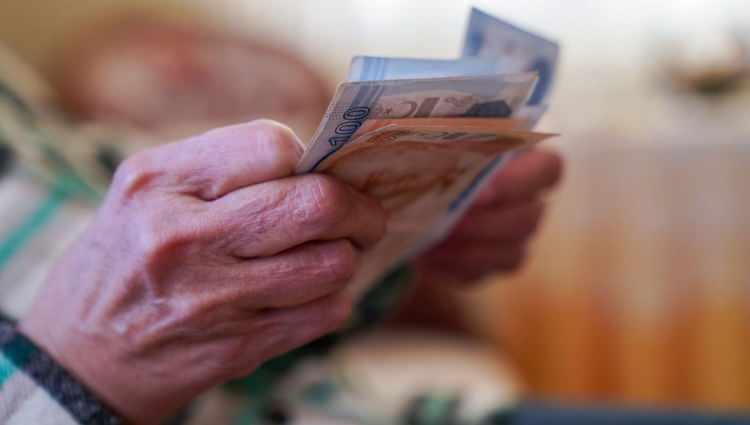 <p><strong>Merkez Bankası'nın Piyasa Katılımcıları Anketi'ne Göre:</strong> Haziran enflasyonu tahmini yüzde 2.52. Bu tahmin gerçekleşirse, ilk 6 aylık enflasyon yüzde 25.81 olacak. Memurlar ve emeklilerinin enflasyon farkı bu orana göre yüzde 9.4'ü bulacak.</p>