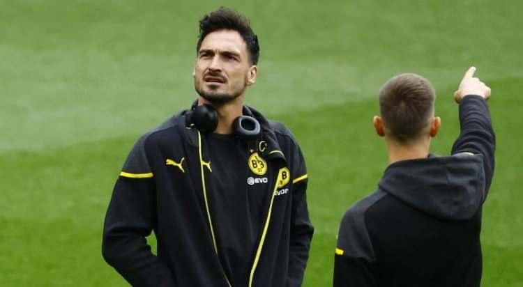 <p>Beşiktaş'ın transfer etmek istediği Mats Hummels'in talibi artıyor. Hummels şu an için İspanya ve İtalya'dan gelen önerilere de sıcak bakmazken, kariyerini ABD’de sürdürmek istiyor.<br />
<br />
(Fanatik)</p>