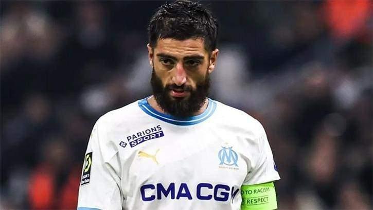 <p>Trabzonspor'dan Gigot ve sürekli fiyat artıran menajerine rest geldi.<br />
<br />
Bordo-Mavili takım, Fransız oyuncunun karar verememesi ve menajerinin sürekli fiyat artırması üzerine Gigot’un menajerine “Bir an önce cevabınızı bekliyoruz” denirken, başka stoperlerle de görüşmeler başladı.<br />
<br />
(Haber 61)</p>
