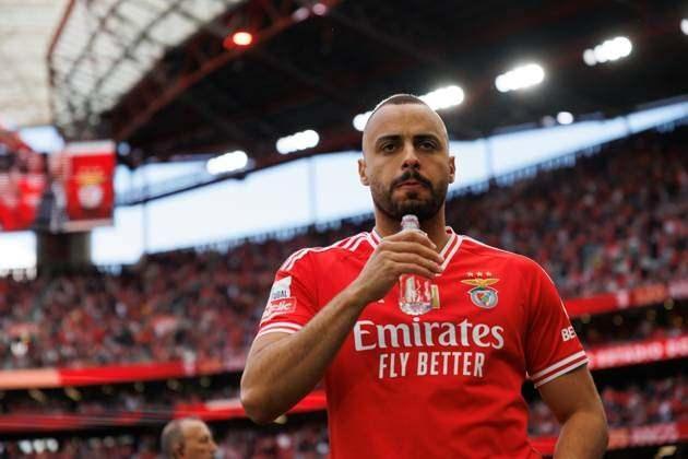 <p>Beşiktaş, Benfica'nın Brezilyalı forveti Arthur Cabral'ı transfer etmek istiyor.<br />
<br />
(Record)</p>