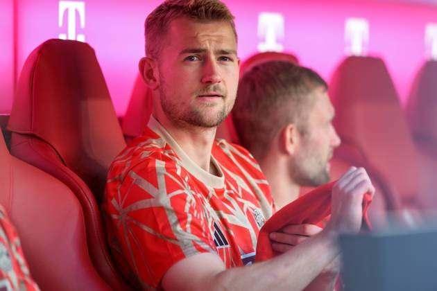 <p>Manchester United, Matthijs de Ligt için Bayern Münih'e transfer teklifinde bulunmaya hazırlanıyor.<br />
<br />
(Telegraph)</p>