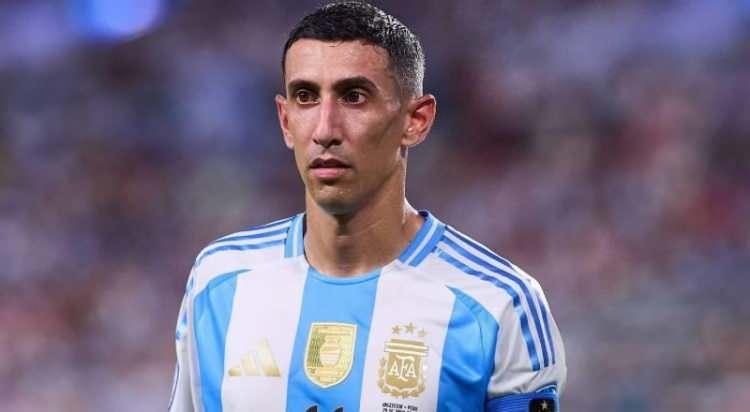 <p>Bir süredir Arjantinli süper star Angel Di Maria'yı kadrosuna katmak için uğraşan Beşiktaş'tan açıklama geldi.<br />
<br />
Siyah beyazlı kulübün ikinci başkanı Hüseyin Yücel, Benficalı Angel Di Maria’ya teklif yaptıklarını ve Copa America’dan sonra almaya gideceklerini söyledi.<br />
<br />
Siyah beyazlılar Dortmund ile sözleşmesi biten Alman stoper Mats Hummels'le de her konuda anlaşmaya vardı.<br />
<br />
(FOTOMAÇ)</p>