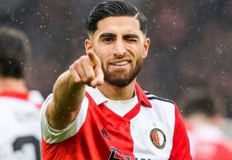 <p>Menajerler, Beşiktaş'ta İranlı Alireza Jahanbaksh'ı önerdi. Siyah-beyazlılar, teknik direktör Giovanni van Bronkchorst'un görüşüne göre futbolcuyla görüşmelere başlayacak.<br />
<br />
​(HÜRRİYET)</p>
