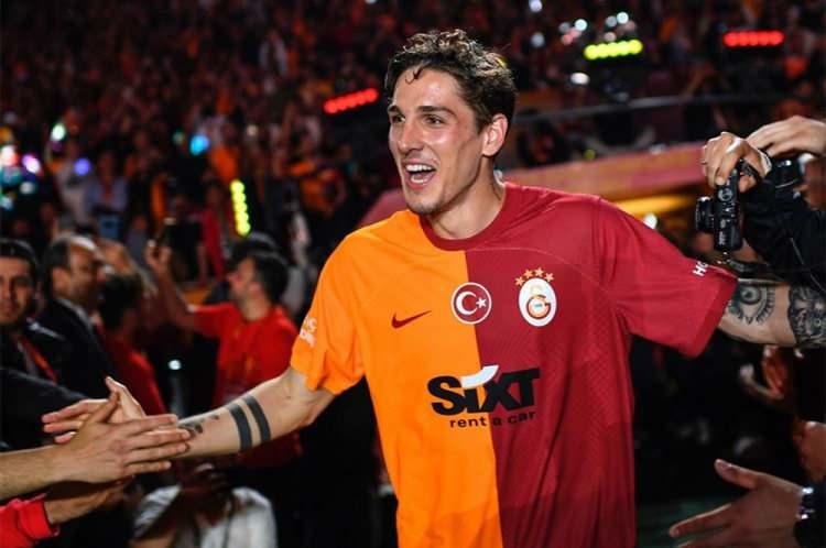 <p>Galatasaray'dan ayrılmak isteyen Nicolo Zaniolo'ya Fiorentina talip oldu. İtalyan ekibinin yıldız futbolcuya karşılık sarı-kırmızılıların gündeminde olan Sofyan Amrabat'ı takasta kullanmak istediği iddia edildi.<br />
<br />
(AKŞAM)</p>
