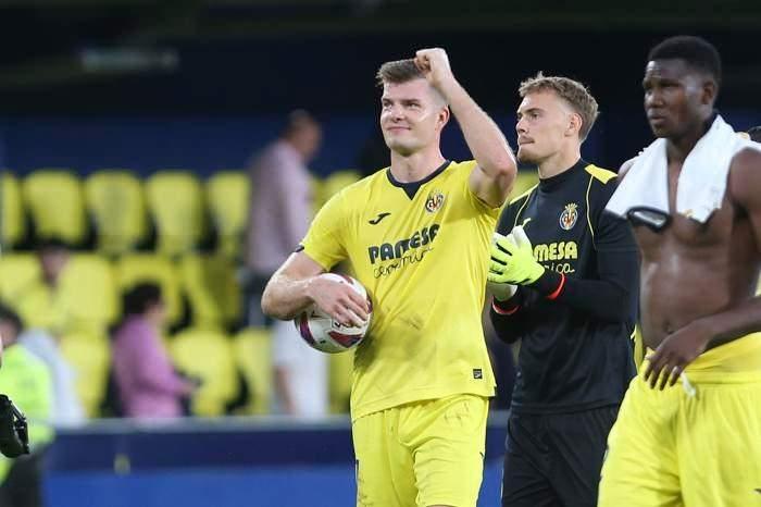 <p>İspanyol basınından gelen bilgiye göre; Atletico Madrid, Alexander Sörloth'u kadrosuna katmaya çok yakın. İspanyol basını, Villarreal'in de oyuncu 38 milyon euro'luk çıkış maddesini talep ettiği bilgisini paylaştı. Ayrıca oyuncuyla İtalya'dan Fiorentina'nın da yakından ilgilendiği bilgisine ulaşıldı.<br />
<br />
(AKŞAM)</p>
