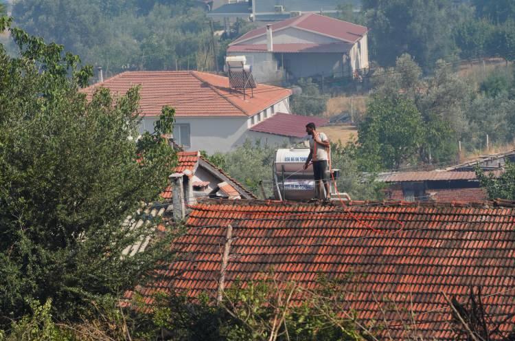 <p>Bazı belediye ekiplerinin, sahipsiz hayvanlara yönelik çalışma yaptığı görüldü.</p>