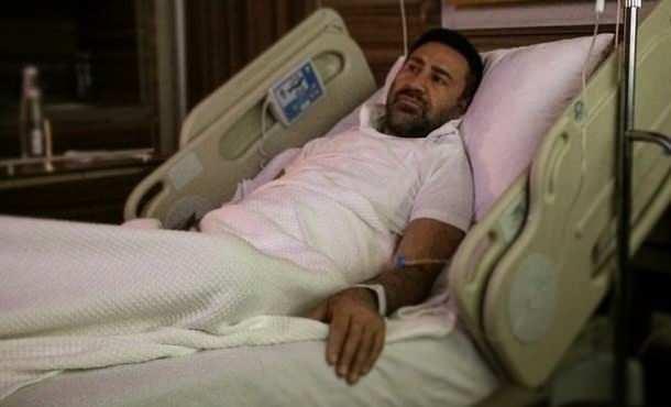 <p><span style="color:#800000"><em><strong>23 yıldır evli olduğu eşiyle ge&ccedil;tiğimiz aylarda ilk kez kamera karşısına ge&ccedil;en İzzet Yıldızhan magazin manşetlerinde yerini almıştı. İzzet Yıldızhan'dan sevenlerini korkutan haber geldi.</strong></em></span></p>
