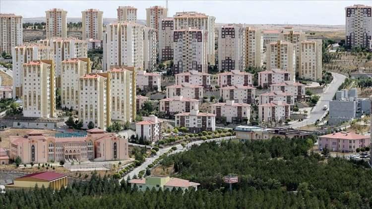 <p>Bakanlık, riskli evde kiracı olanlara da defaten iki kira desteği kadar ödeme yapıyor. İBB ise, hızlı tarama testinde yüksek riskli çıkan yapıları tahliye eden ev sahipleri ve kiracılara destek veriyor. Bu destek bakanlık kira desteğine ek olarak yapılıyor.</p>