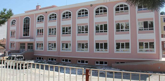 <p>Mesleki ve teknik orta&ouml;ğretim kurumlarında program t&uuml;r&uuml;, alan ve dal a&ccedil;ılması veya kapatılması konusu &ouml;ğretmenler kurulunda g&ouml;r&uuml;ş&uuml;lecek, g&ouml;r&uuml;ş&uuml;ld&uuml;ğ&uuml;ne ilişkin tutanak MEB'e g&ouml;nderilecek.</p>
