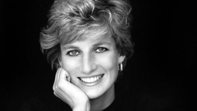 <p><strong>Prenses Diana'nın koleksiyonundan elde edilen gelirin bir kısmının kas hastalığı ile mücadele eden kişiler için çalışan Muscular Dystrophy UK adlı yardım kuruluşuna bağışlanacağı öğrenildi. </strong></p>