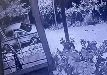 <p>14 Haziran günü gece saatlerinde merkez Meram ilçesi Bahçeşehir Mahallesinde Yaşar Soycan (46) ve oğlu Cafer Soycan'ın üzerine kayıtlı iki otomobil, kimliği belirsiz kişilerce kundaklandı.</p>

<p> </p>
