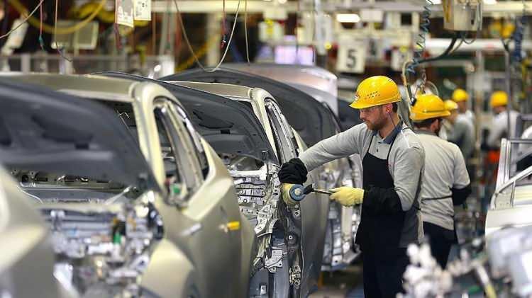 <p>ŞU ANDA İKİNCİ EL ARAÇ ALMAK MAKUL MÜ? </p>
<p>Sıfır otomobilde fiyatların düşmesi ile birlikte sıfır/ikinci el fiyat makası gözetilen araçlar kullanıcılara cazip fiyat avantajları sunabiliyor. Dolayısı ile bu makas gözetilen araç fiyatlarının cazip ve avantajlı olduğunu söyleyebiliriz.</p>