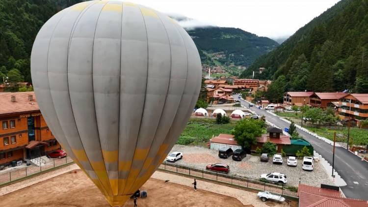 <p>Balon birçok bölgemizde olmayan özel bir etkinlik. Yerli ve yabancı turistler ülkenin turizminin katkı sağlayabilecek önemli bir proje.</p>
