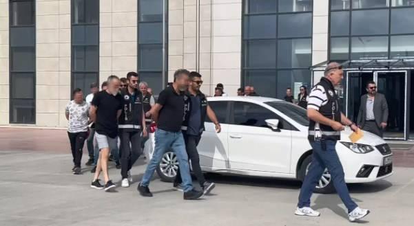 <p><span style="color:#800080"><strong>2. OPERASYON</strong></span></p>
<p>15 Haziran'da başlatılan ve 11 şüphelinin tutuklandığı soruşturma kapsamında, 27 Haziran günü ikinci operasyon düzenlendi. Yalova, İstanbul ve Balıkesir'de düzenlenen eş zamanlı operasyonlarda 10 şüpheli daha gözaltına alındı.</p>