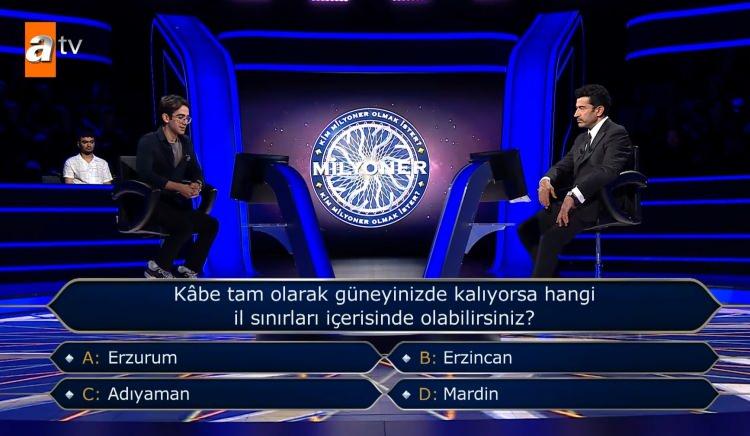 <p><span style="color:#000000"><strong>"A- Erzurum", "B- Erzincan", "C- Adıyaman" ve "D- Mardin" seçenekleri arasında kararsız kalan yarışmacı joker haklarının da bitmesiyle yanıt vermekte zorlandı.</strong></span></p>
