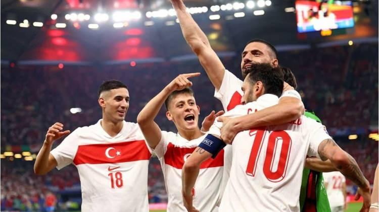 <p><span style="color:#000000"><strong>Türkiye, 2024 Avrupa Futbol Şampiyonası'nın (EURO 2024) son 16 turu maçında Avusturya'yı 2-1 mağlup ederek çeyrek finale yükselmeyi başardı.</strong></span></p>
