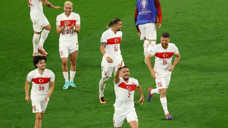 <p>EURO 2024'te çeyrek finale yükselen A Milli Takım, turnuva boyunca şimdiye kadar toplam 16 milyon 250 bin euro kazandı.</p>