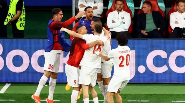<p>Avrupa şampiyonu olursa: 8 milyon Euro'luk ekstra ödeme</p>
