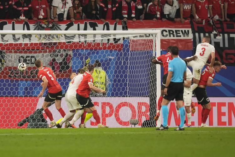 <p><strong>Salzburger Nachrichten:</strong><br />
<br />
​ "Olağanüstü bir maçın ardından Avusturya, Avrupa Şampiyonası son 16 turunda Türkiye'ye 1-2 yenildiğini kabul etmek zorunda kaldı. Sonunda kahramanca bir mücadele ödülsüz kaldı."</p>
