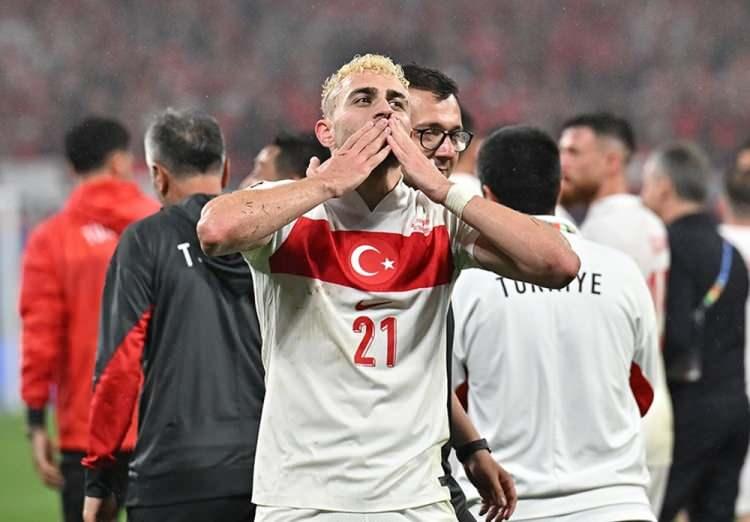 <p><strong>Der Standard:</strong></p>
<p> "Avusturya'nın Avrupa Şampiyonluğu hayali Türkiye karşısında son 16 turunda sona erdi."</p>
<p> </p>