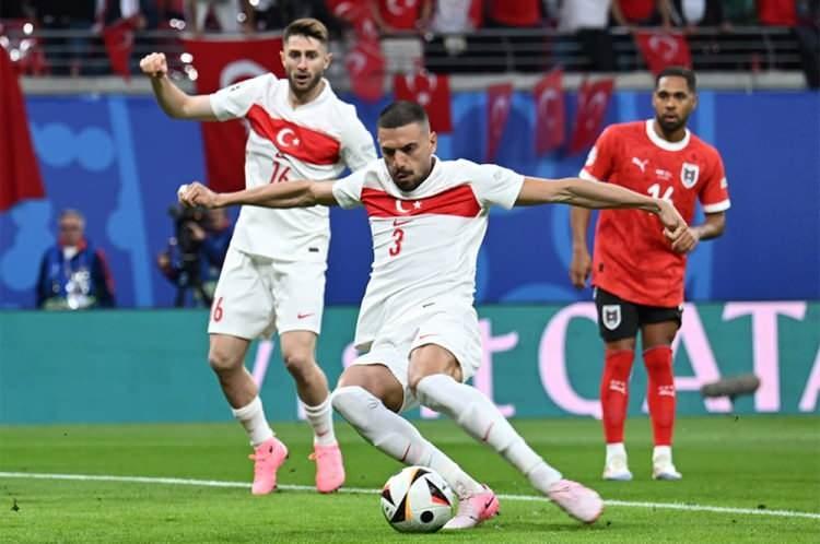 <p><strong>Oberösterreichische Nachrichten:</strong><br />
<br />
"Avrupa Şampiyonası rüyasından çıktık! Avusturya, Türkiye karşısında elendi. Avusturyalılar 35 yılı aşkın bir süredir Türkiye'ye karşı hiçbir rekabetçi maçı kazanamadı. Mart ayında Viyana'da yapılan hazırlık maçında Rangnick'in ekibi, İtalyan Vincenzo Montella'nın çalıştırdığı takımı 6-1 mağlup etmişti."</p>