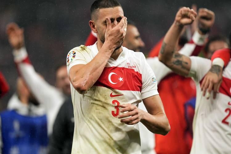 <p><strong>Kronen Zeitung:</strong></p>

<p>"Türkiye, Avusturya'nın Avrupa Şampiyonası'nda "yaz masalı"nı sonlandırdı. Tarihi rüya sona erdi: Avusturya, 2024 Avrupa Şampiyonası'nın 16. turunda Türkiye'ye karşı elendi! Kırmızı beyazlılar, 26 Mart'ta Viyana'da oynanan 6-1'lik hazırlık maçındaki performansı yakalayamadı."</p>

<p> </p>
