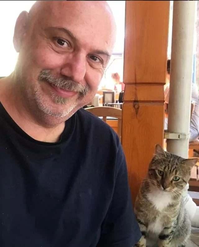 <p>Şimdilerde motivasyon konuşmacısı olan Mehmet Auf, kişisel gelişim alanında birçok kitap kaleme aldı.</p>
<p> </p>