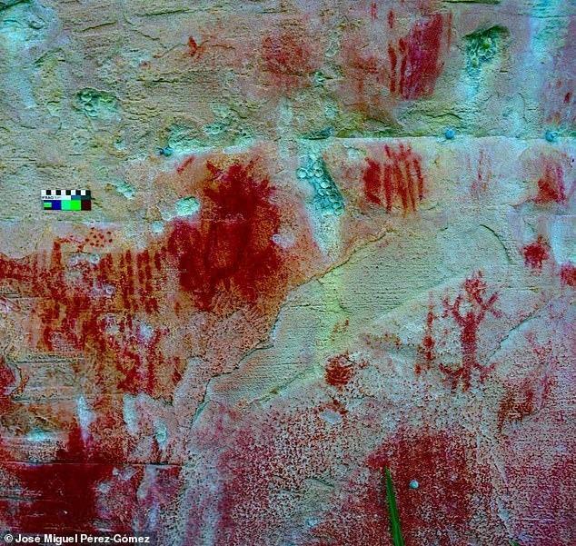 <p>Kaya sanatı, Bolivar eyaletindeki Canaima Ulusal Parkı'nda 11.500 mil kareden daha geniş bir alanda keşfedildi.Pérez-Gómez, <strong>"Gördüğümüz şey, muhtemelen 2,5 milyon ila 11.700 yıl öncesine kadar süren Pleistosen'in sonunda Canaima Ulusal Parkı bölgesine gelen yeni bir avcı-toplayıcı kültürüdür"</strong> dedi.</p>