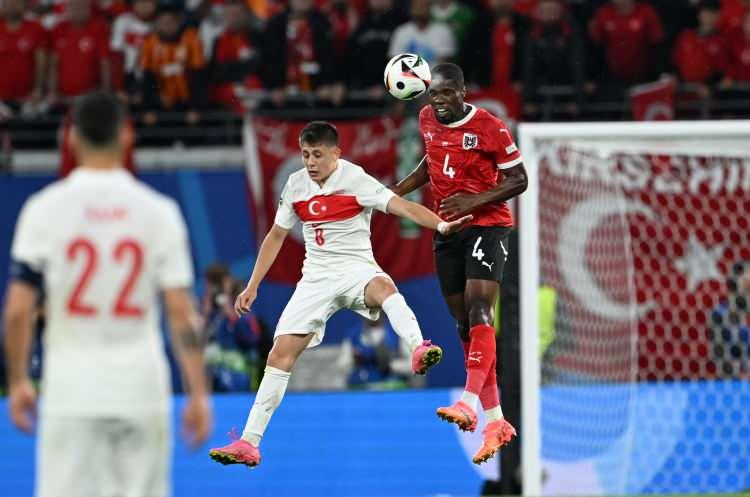 <p>Bununla birlikte dünyanın en önde gelen gazetelerinden The Athletic ve The Guardian'ın kadrosunda bulunan ünlü spor yazarları dün oynanan maçta Arda Güler'e övgüler yağdırdı.</p>
<p> </p>