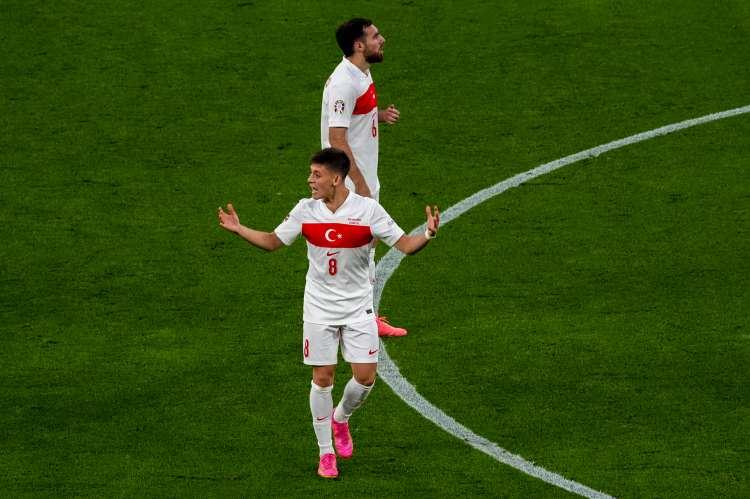 <p><em><strong>"Uzun zamandır memleketinde yıldız olacağı d&uuml;ş&uuml;n&uuml;l&uuml;yordu; şimdi geri kalanımız bunun nedenini anlamış durumda."</strong></em></p>

<p>&nbsp;</p>
