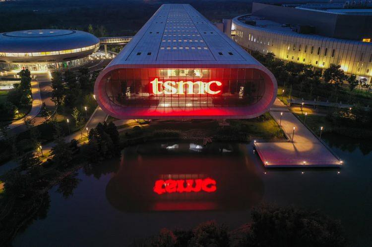 <p>Nvidia hisselerini yüzde 67,1 yükselişle Tayvanlı çip üreticisi TSMC ve yüzde 55,3 değer kazancıyla Eli Lilly hisseleri takip etti.<br />
 </p>
