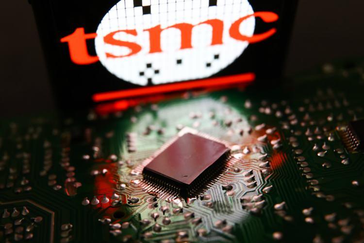<p>Haziran sonu itibarıyla dünyanın en değerli ilk 10 şirketinden borsada en iyi performans gösteren ilk 3 şirketten Nvidia ve TSMC yarı iletken ve çip endüstrisinde faaliyet gösterirken Eli Lilly ilaç endüstrisinde faaliyet gösteriyor.<br />
 </p>
