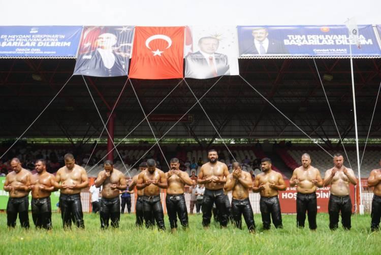 <p>7 Temmuz Pazar gününe kadar çeşitli kategorilerdeki pehlivanlar güreşmeye devam edecek. </p>
