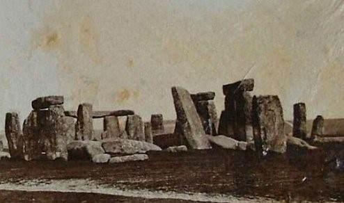 <p><span style="color:#B22222"><strong>TARIHI STONEHENGE | 1877</strong></span></p>