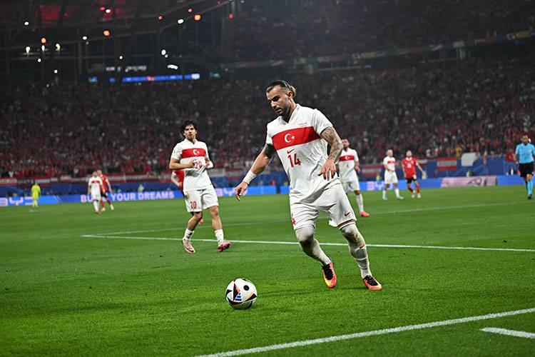 <p>Avusturya karşısında 2-1 kazanarak organizasyonda çıktığı 4. maçta üçüncü galibiyetini elde eden A Milli Futbol Takımı, turnuvanın en başarılı üçüncü ekibi konumuna yükseldi.</p>