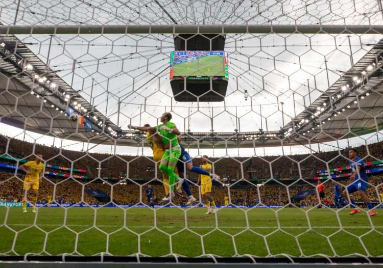 <p>Comparisonator Yapay Zeka İndeksi'ne göre belirlenen en iyi 11'de A Milli Takımımızdan iki futbolcu yer aldı.</p>