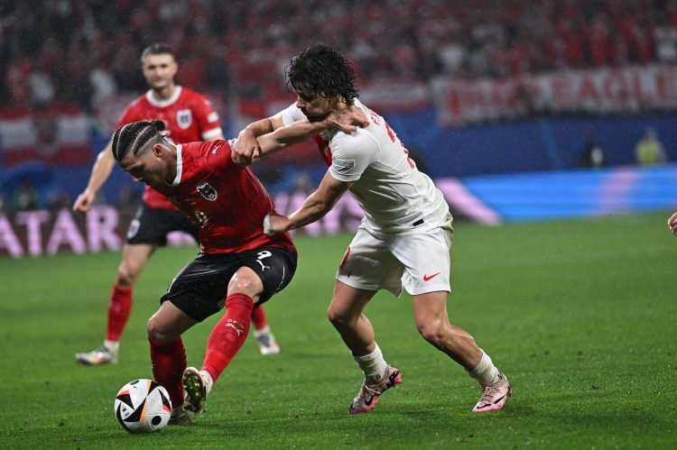 <p>Sol bek| Ferdi Kadıoğlu (TÜRKİYE)</p>
<p> </p>