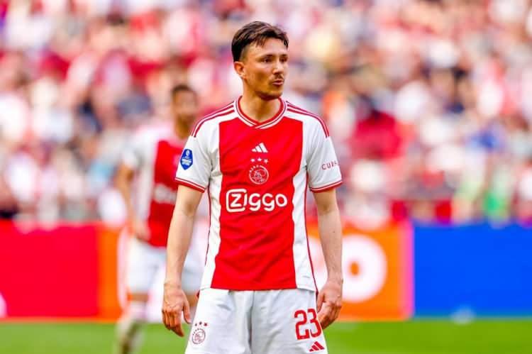 <p>Transfer çalışmalarını dört koldan yürüten Beşiktaş, Steven Berghuis'ten vazgeçmiyor.<br />
<br />
Van Bronckhorst, Feyenoord'dan eski öğrencisi olan yldız futbolcu için bizzat devreye girdi.<br />
<br />
Yönetim de Ajax'ı uygun bir bedele ikna etmek için pazarlıkları sürdürüyor.<br />
<br />
(Fanatik)</p>
