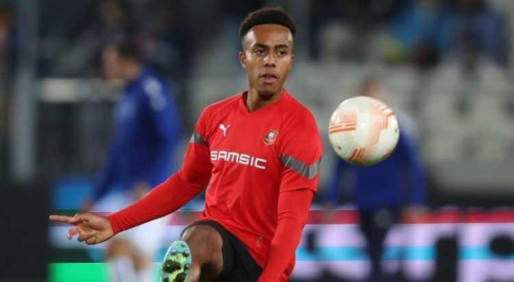<p>Galatasaray, Rennes’in 21 yaşındaki sağ beki Guela Doue ile anlaştı ve kulübüne 6 milyon Euro teklif edildi.<br />
<br />
(Spor Arena)</p>