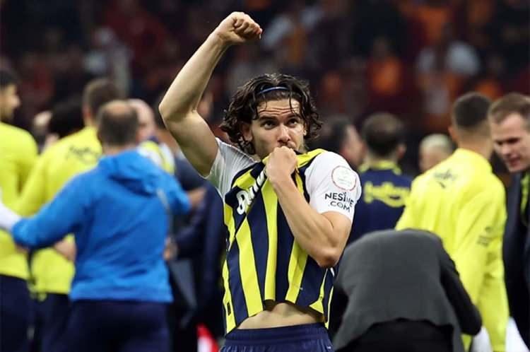 <p>İngiliz ekibi Brighton, Ferdi Kadıoğlu için 25 milyon euroyu gözden çıkardı.<br />
<br />
(Fanatik)</p>
