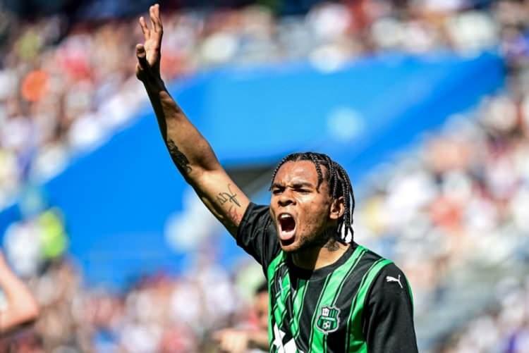 <p>Fenerbahçe'nin, Armand Lauriente transferi için Sassuolo'nun kapısını 13 milyon euro artı bonus teklifiyle çalacağı iddia edildi.<br />
<br />
(Fotomaç)</p>