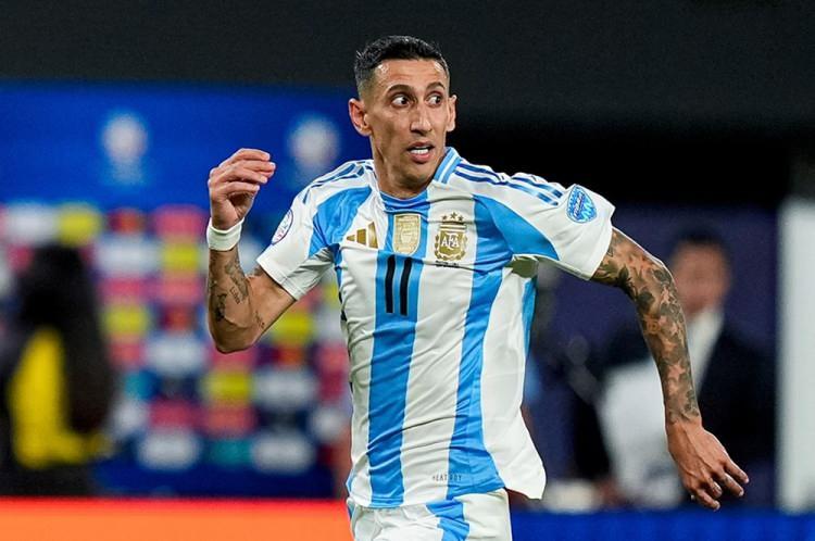 <p>Beşiktaş; Angel Di Maria, Mats Hummel ve Sebastian Haller'e yaptığı tekliflerden geri dönüş bekliyor.<br />
<br />
Siyah-beyazlılar transferde rotasını bu futbolculardan gelecek habere göre belirleyecek.<br />
<br />
(Fotomaç)</p>