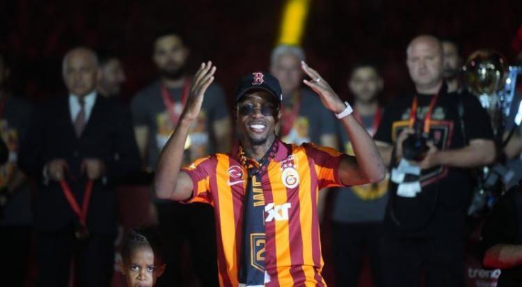 <p>Galatasaraylı yıldız futbolcu Wilfried Zaha'nın önümüzdeki sezon takımda olmayacağı iddia edildi.<br />
<br />
Fildişili futbolcu İngiltere Premier Lig'e geri dönebilir.<br />
<br />
(Fanatik)</p>