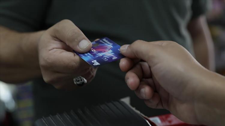 <p>2 - Tüm bankalar, uygulamalardan karşılaştıkları, dolandırıcılık olaylarına karşı, müşterilerini, e-posta ve kısa mesajla ve bankamatiklerdeki açıklamalar ile bilgilendirmekte, alınması gereken önlemleri de söylemektedir. Bu bilgilere göre eksik uygulamamız varsa tamamlamamız gerekir.</p>
<p> </p>