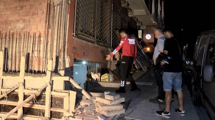 <p>İddiaya g&ouml;re, 1120 Sokak'ta yapımı devam eden inşaat nedeniyle yanında bulunan 6 katlı bir binada daha &ouml;nceden oluşan &ccedil;atlaklar daha da artınca bina sakinleri durumu belediye ve polis ekiplerine haber verdi.</p>
