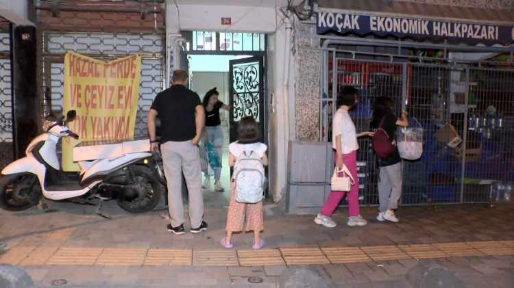 <p>Olay yerine gelen polis ekipleri de &ccedil;evrede geniş g&uuml;venlik &ouml;nlemi aldı.Olay yerine gelen polis ekipleri de &ccedil;evrede geniş g&uuml;venlik &ouml;nlemi aldı.</p>
