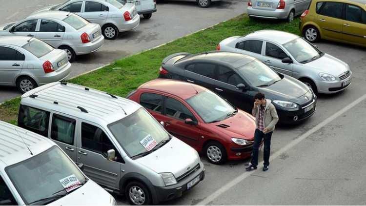<p>Çalışkan'a göre aracın yaşı ve kilometresi arttıkça bakım masrafının da artması bile vatandaşları yaşlı araç almaktan alıkoymadı.</p>
<p> </p>