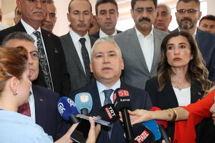 <p>“Aramıza nifak tohumları ekmek isteyen şer odaklarına fırsat vermeyelim”</p>