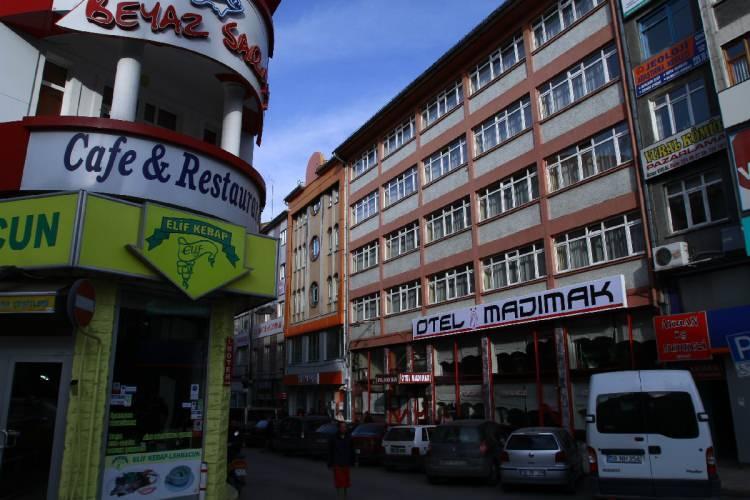 <p>37 kişinin vefat ettiği facianın ardından yılar geçse de acılar hep taze kaldı. </p>